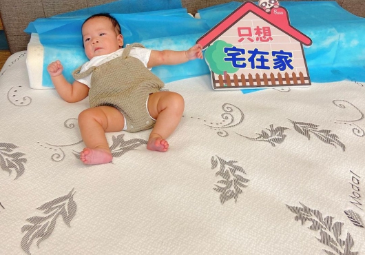 店員會邊介紹邊讓我們躺床 非常專業又親切👏🏻